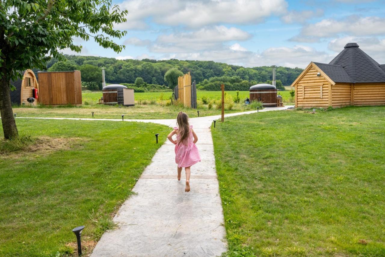 Logements Insolites A La Ferme - Yourte, Kota Ou Pod Farbus 外观 照片
