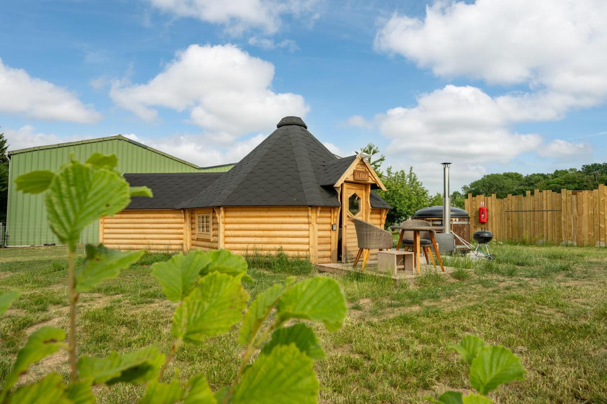 Logements Insolites A La Ferme - Yourte, Kota Ou Pod Farbus 客房 照片