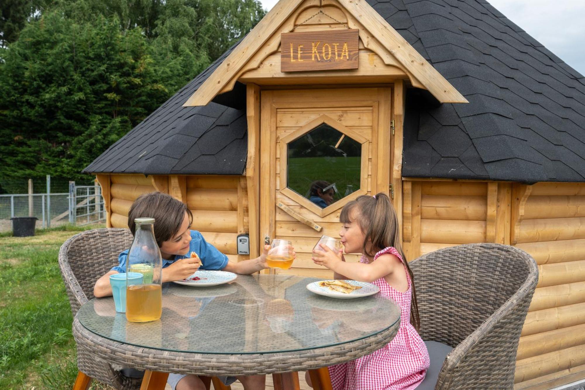 Logements Insolites A La Ferme - Yourte, Kota Ou Pod Farbus 客房 照片